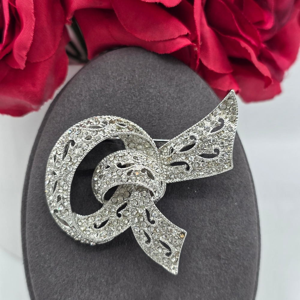 Vintage‎ Silver Tone Rhinestone Bow Brooch Filigree Ribbon Pin Clear Stones